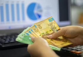 Зарплаты 25 тысяч казахстанцев вырастут с сентября