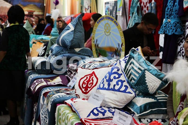 Впервые в Уральске прошла ярмарка национальных изделий