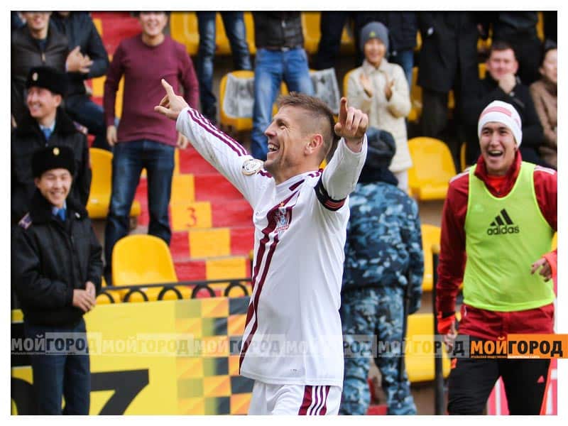 В Актобе затопило дачи. Людей эвакуируют на лодках