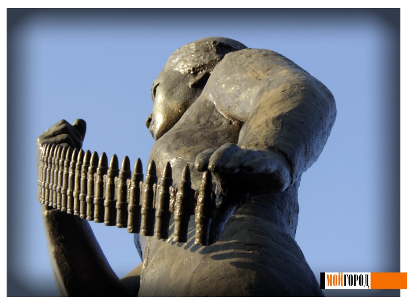 Семилетнему ребёнку отрезало палец на детской площадке Уральска