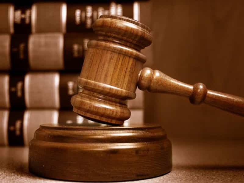 В Актобе задержали пьяную девушку в полицейской форме