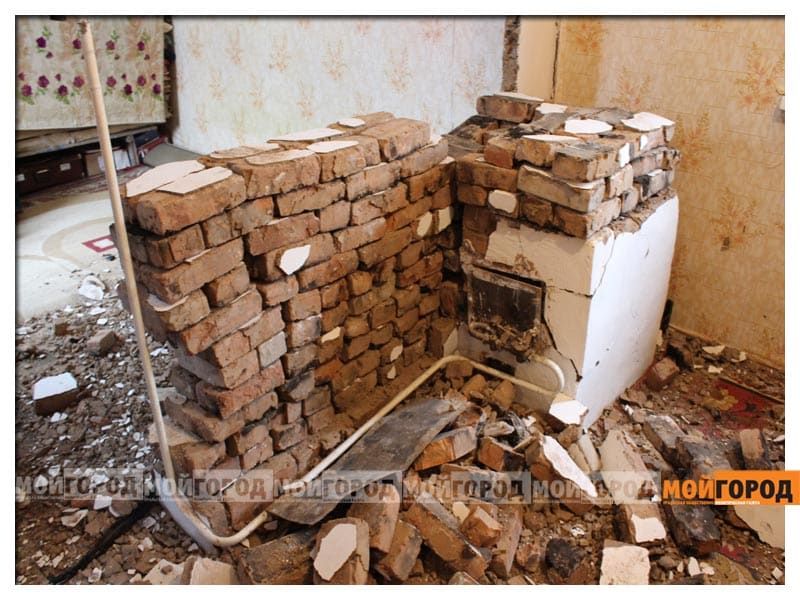 Exeed опрокинулась на крышу после столкновения с минивэном в Уральске