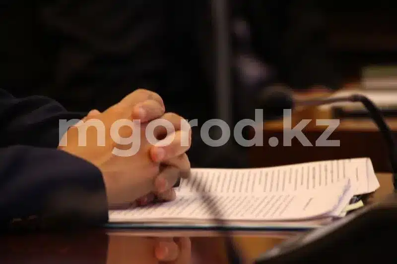 Чиновника из ЗКО осудили за мошенничество