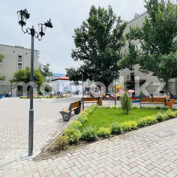 Подрядчик перекрыл дорогу: почему аллею в Уральске не принимают в эксплуатацию