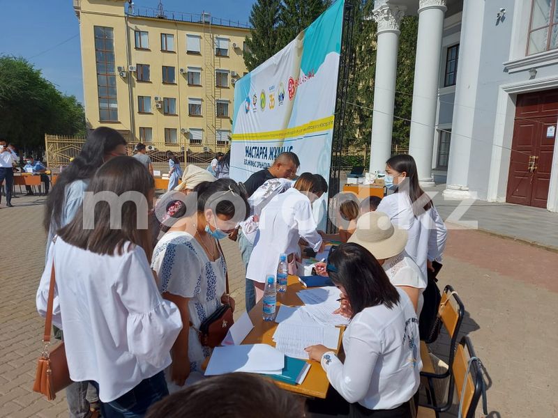 700 свободных вакансий предложат жителям ЗКО на ярмарке