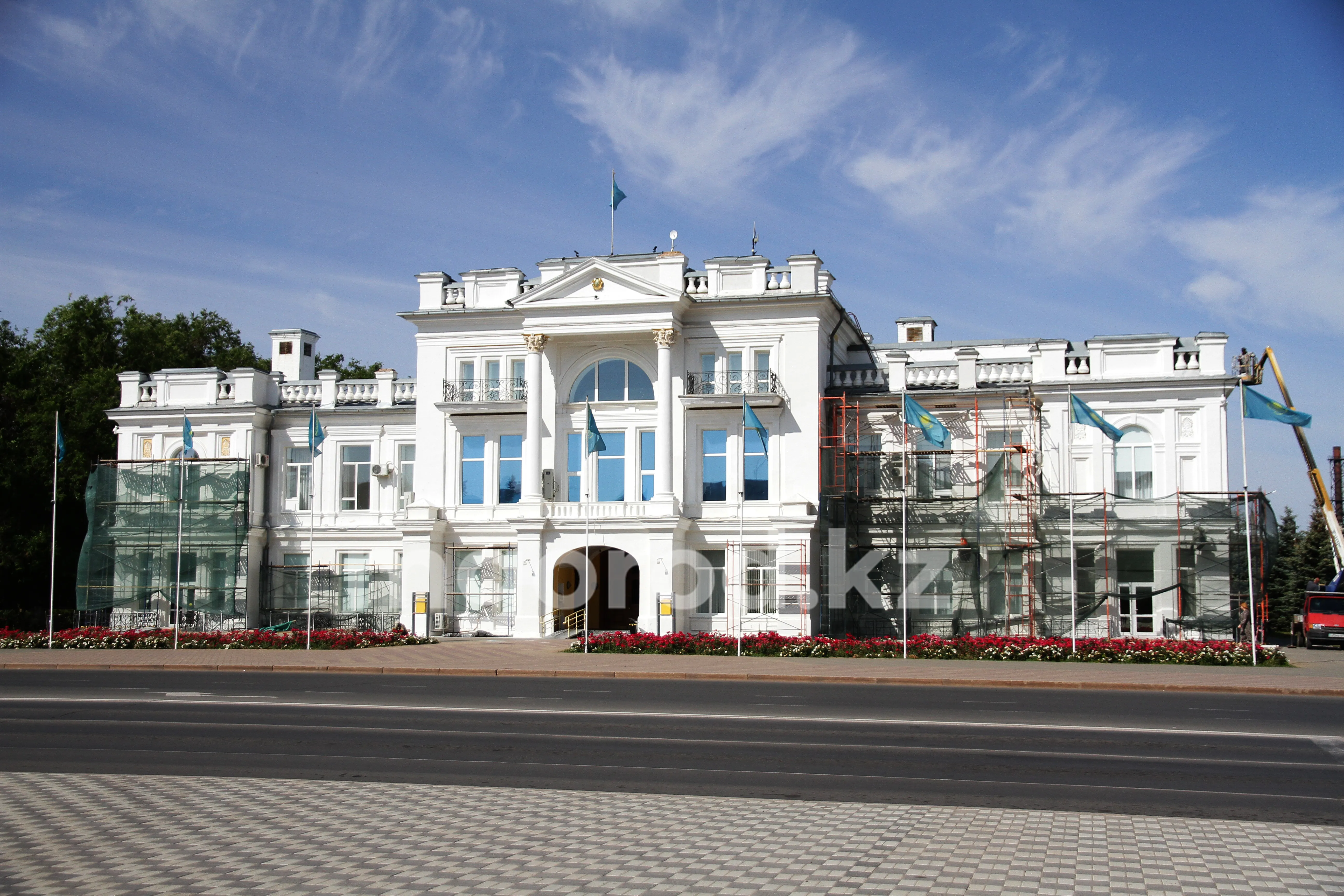 Почти в 60 млн тенге обходится ремонт областного акимата в Уральске