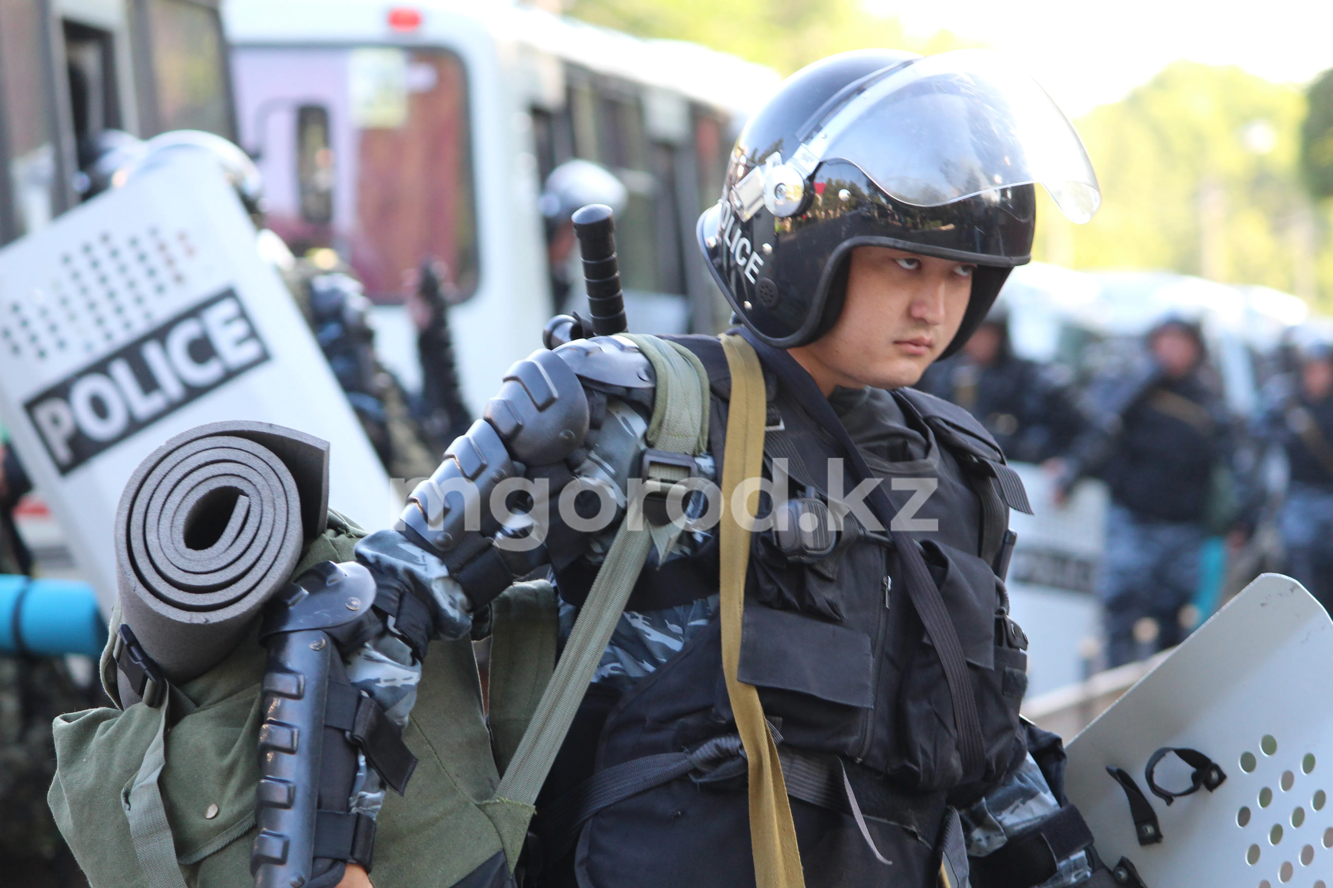 В нескольких частях Уральска ограничат движение транспорта