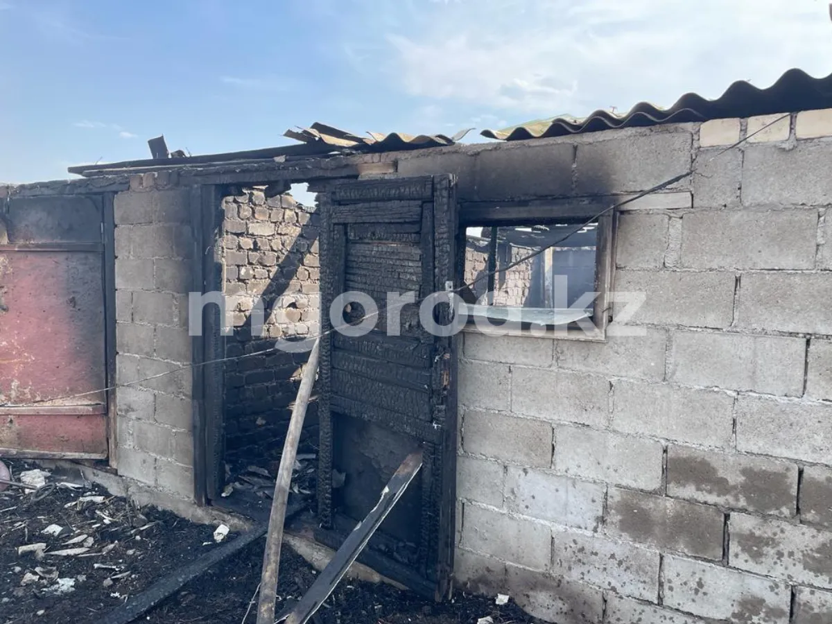 Пожар вспыхнул в центре отдыха в ущелье близ Алматы