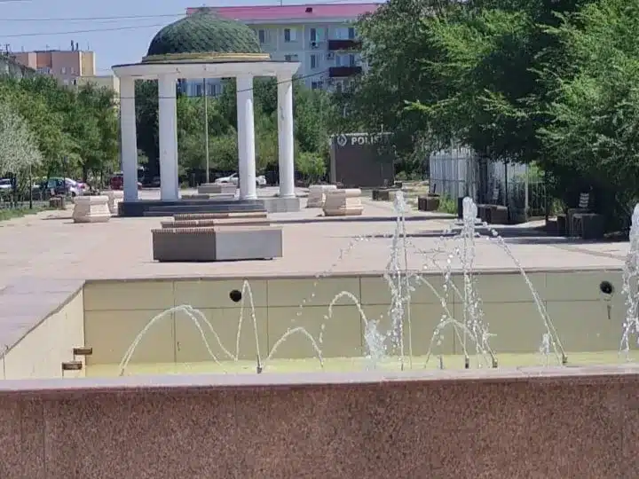 Фонтан заработал на Арбате в Атырау. Жители ожидали большего