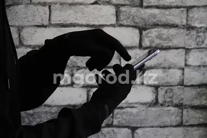 Помогавшего мошенникам россиянина задержали в ЗКО