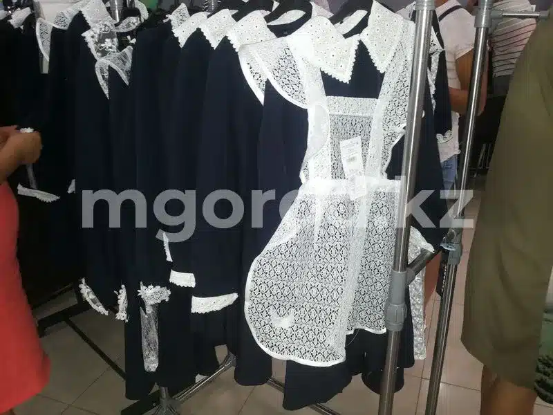 Можно ли носить кеды в школах Алматы