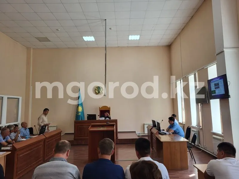 Полицейских и транспортных инспекторов судят за взятку в Уральске: прокурор озвучил детали