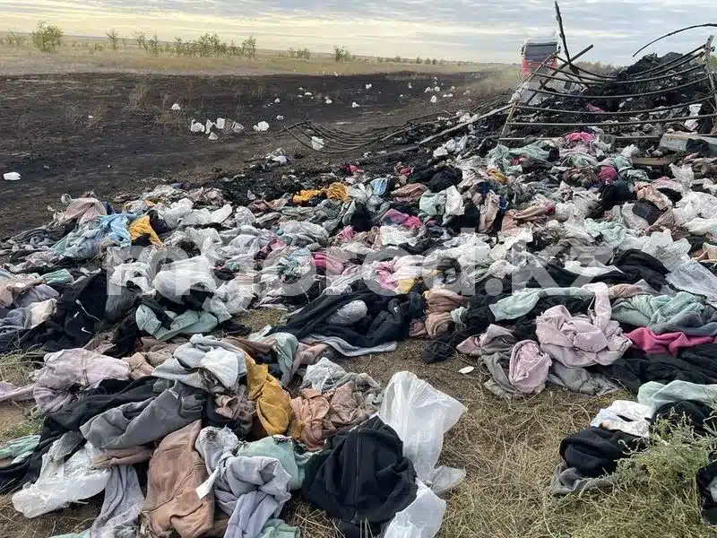 20 тонн одежды сгорели на трассе в ЗКО
