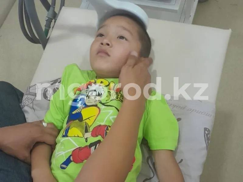 Мальчику из Уральска требуется третий курс лечения