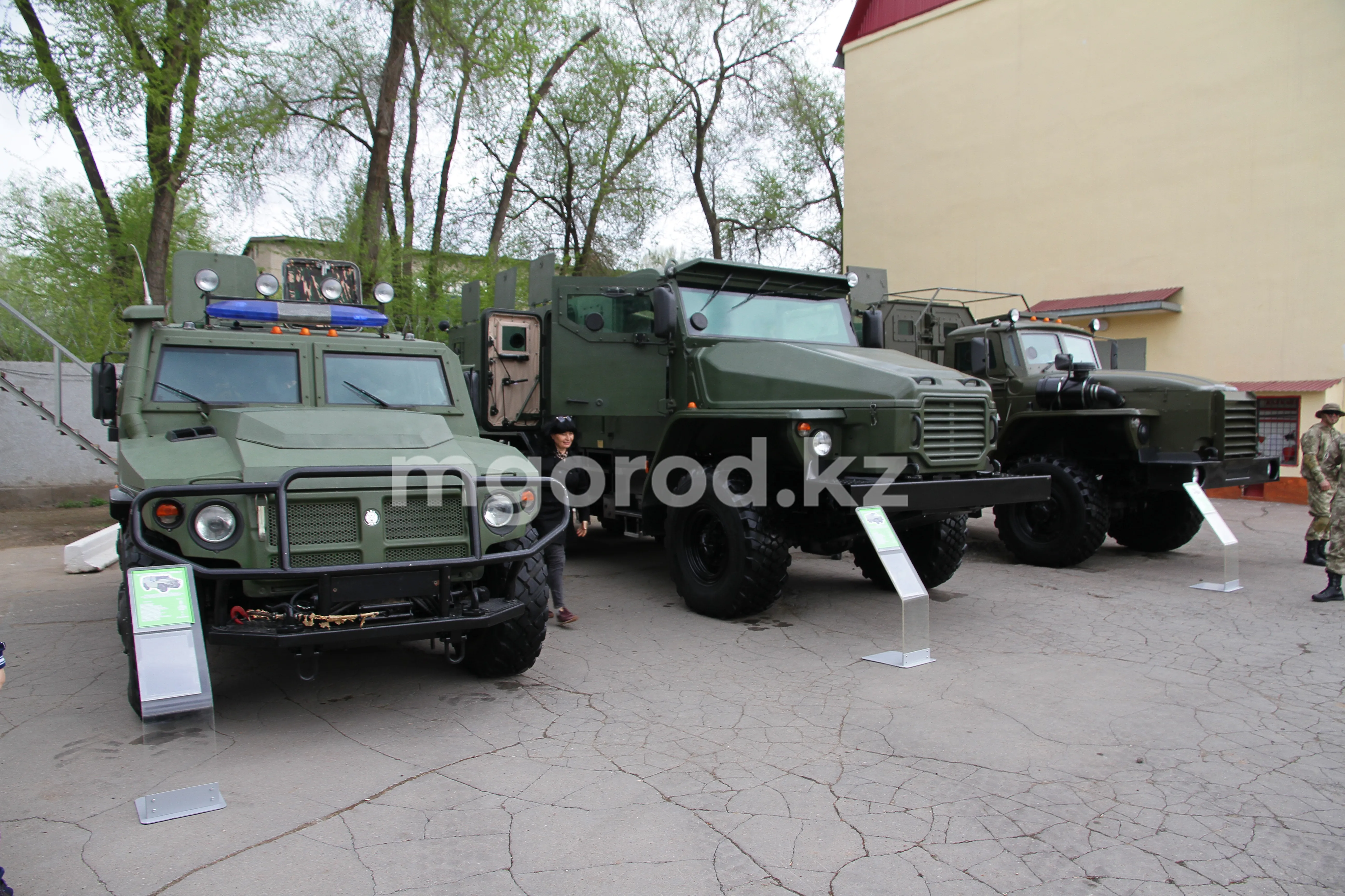 Армия должна быть обеспечена высокотехнологичным вооружением и техникой — Токаев