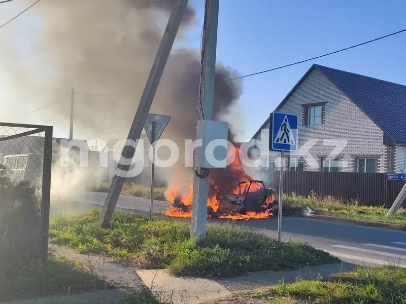 Lada сгорела в Уральске