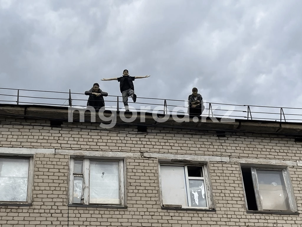 В Уральске сироты протестуют против выселения из дома юношества «Шаңырак»