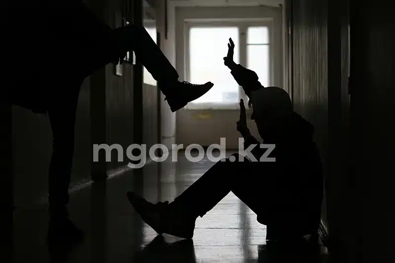 Вымогали трое, а осудили двоих: жительница Уральска возмущена приговором обидчикам сына