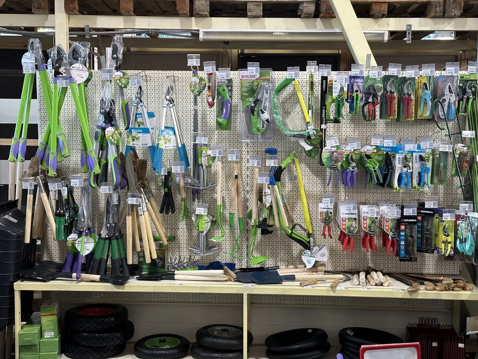 Всё для сада и огорода вы найдёте в магазинах «ЭлектроКомплект»