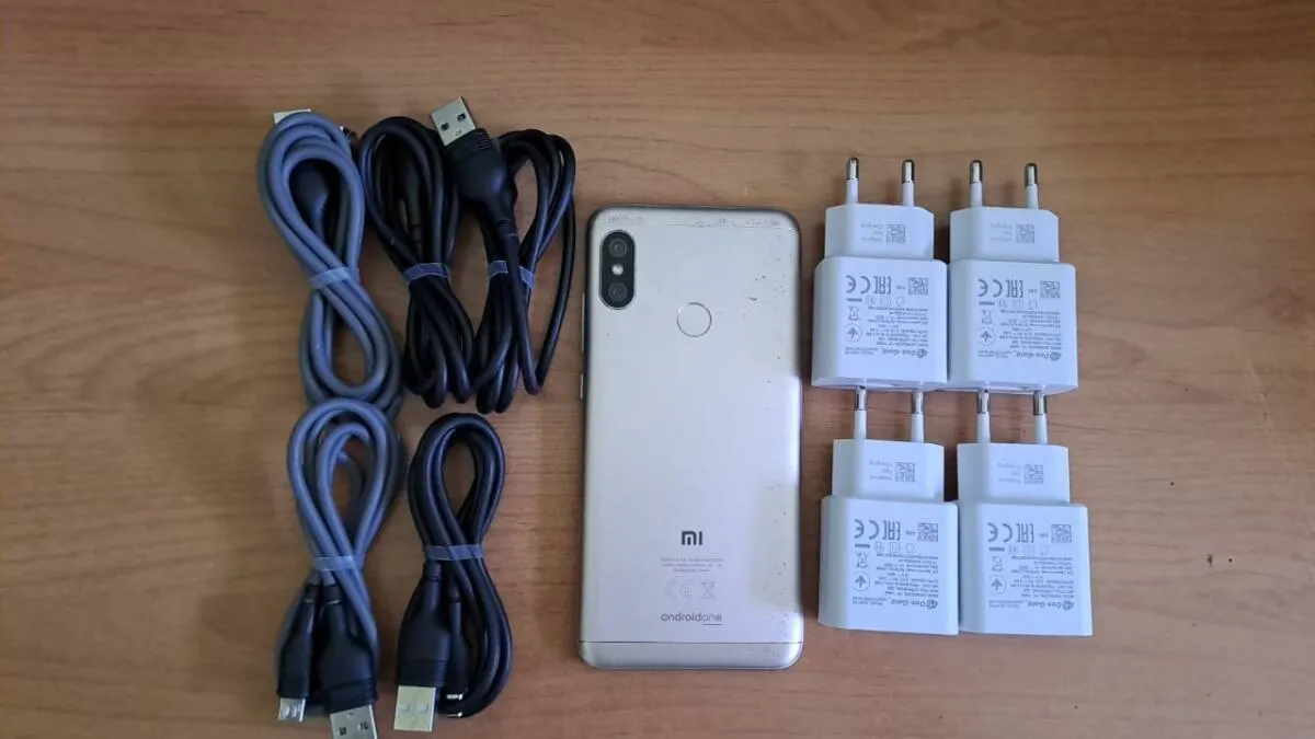 Телефон и зарядки пытались перебросить в колонию Уральска