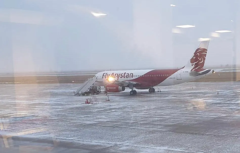 Два рейса задержали в аэропорту Уральска из-за неисправности противообледенительной машины