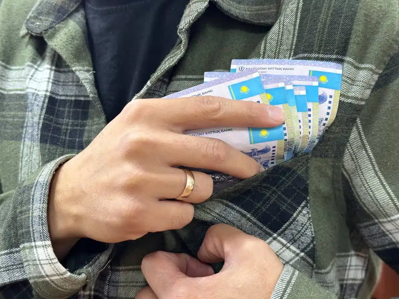 Какую зарплату чаще всего получают казахстанцы