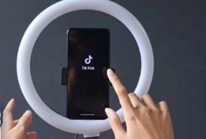 iPhone 15 Pro разыграет среди казахстанских педагогов Минпросвет