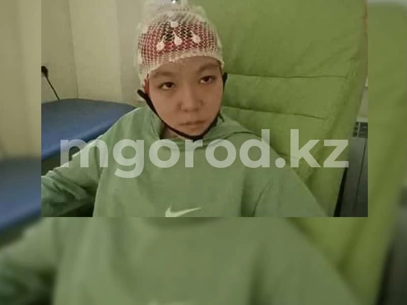 Девочку из Уральска каждые три месяца возят на реабилитацию