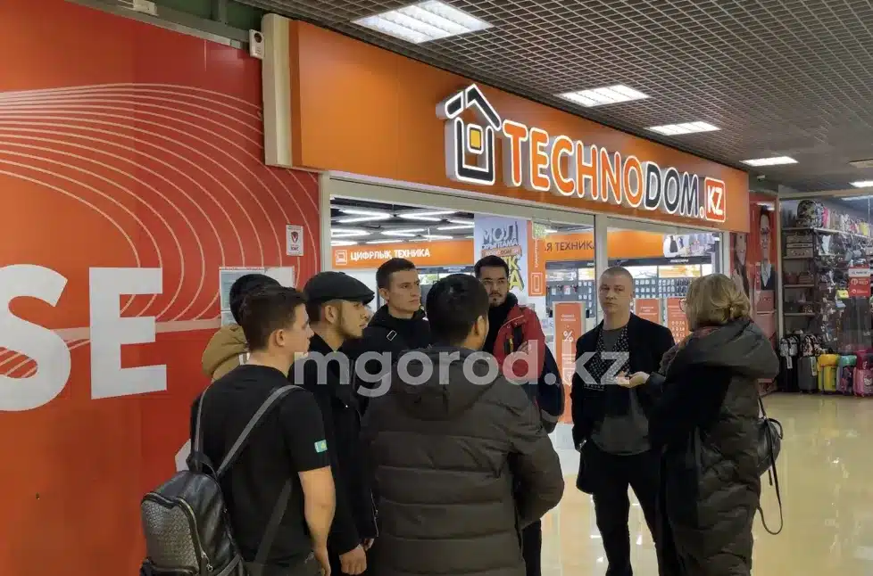 Постоянные оскорбления и маты: продавцы магазина бытовой техники в Уральске не вышли на работу