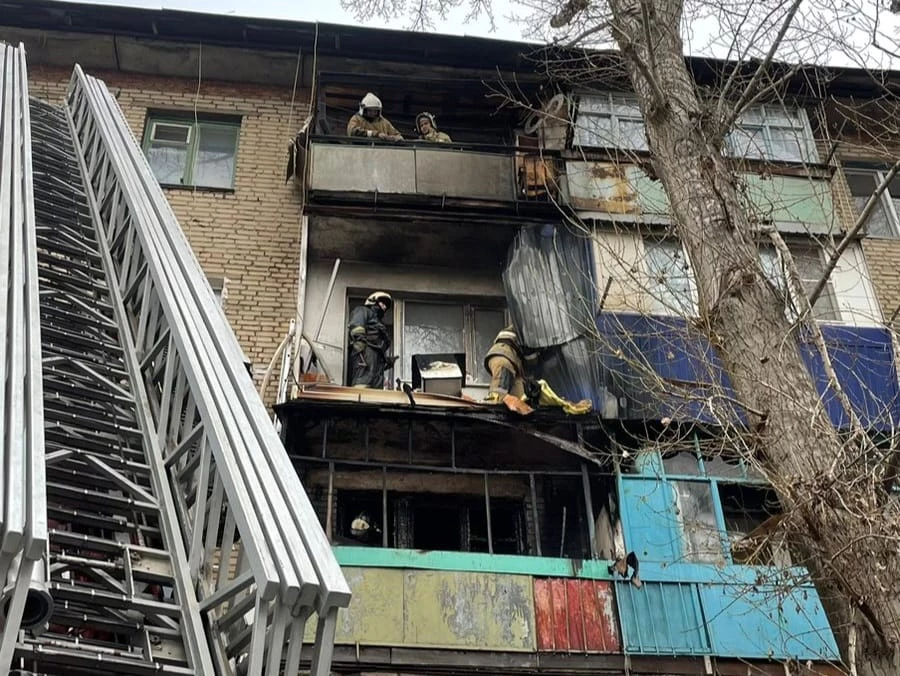 Пожар произошёл в многоэтажке Уральска