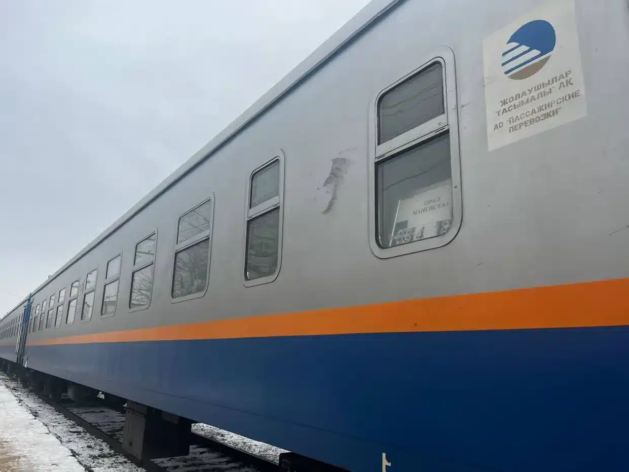 Между Уральском и Мангистау начал курсировать пассажирский поезд