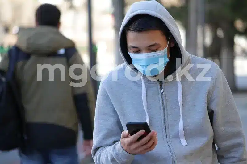 Власти Сингапура вновь призвали жителей носить маски