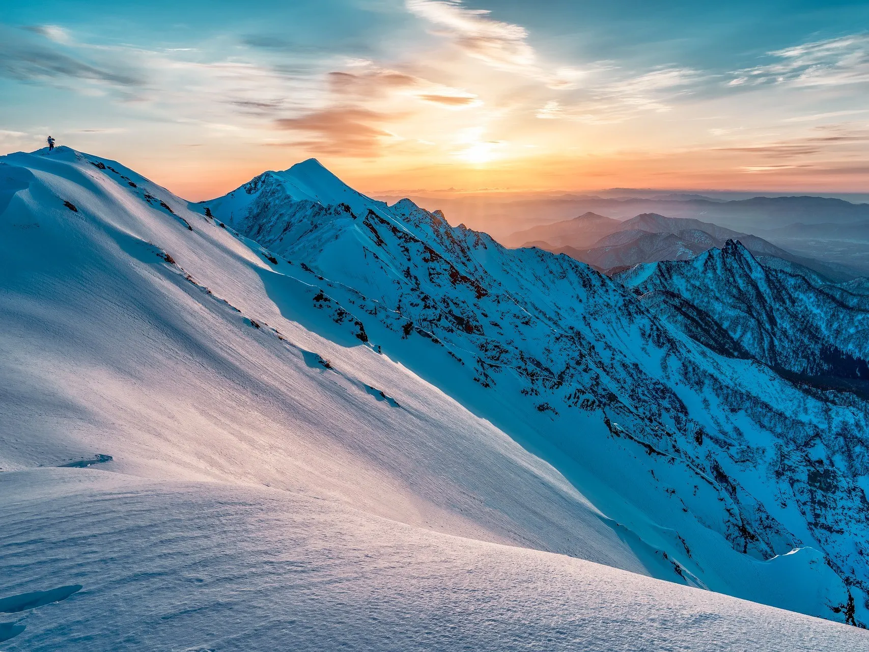 Алматинцев призвали не ходить на ледник Богдановича