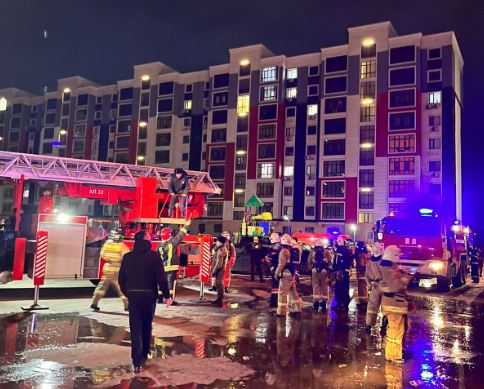 В Атырау из-за фейерверка загорелась многоэтажка