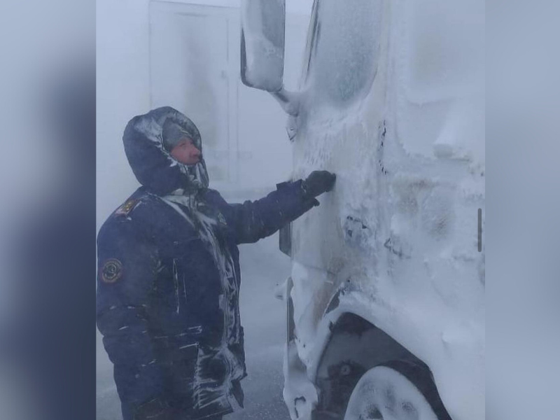 На дорогах и в кемпингах Актюбинской области скопилось более двух тысяч машин