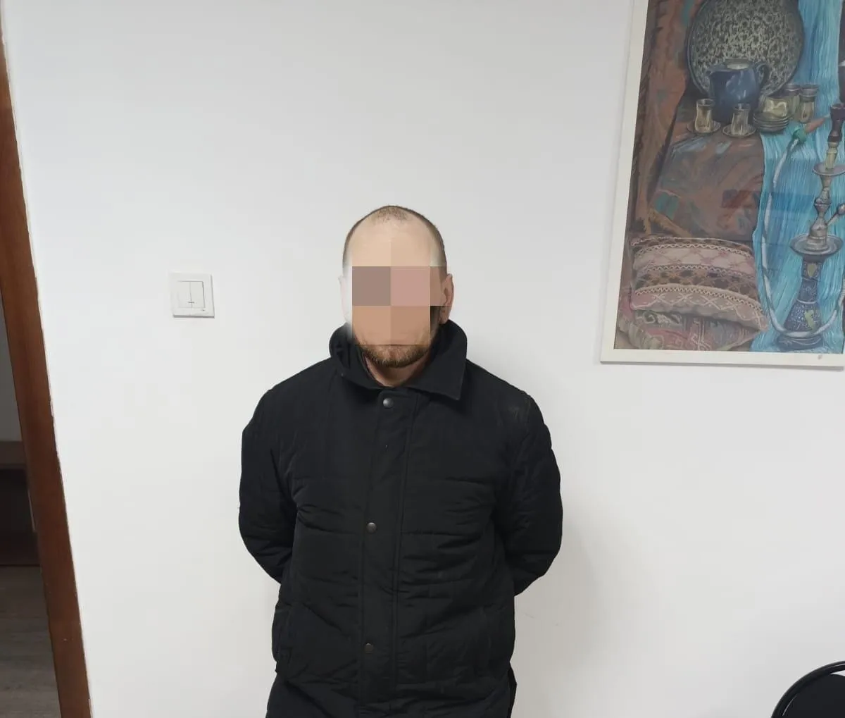 Избил и ранил ножом: подозреваемого в ранении девушки в Аксае задержали