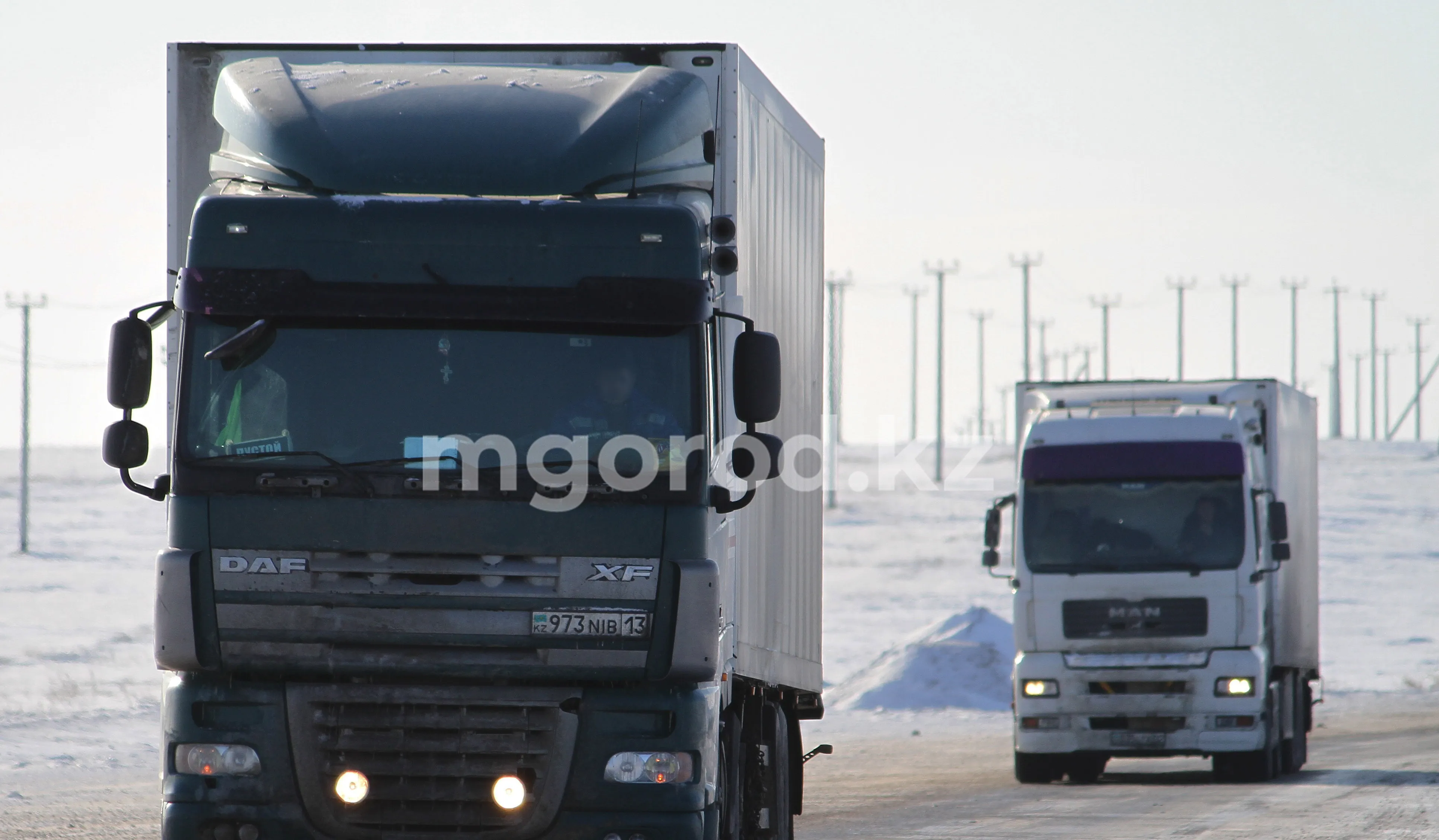 Скопление большегрузов на пункте пропуска «Сырым» в ЗКО связано с погодой