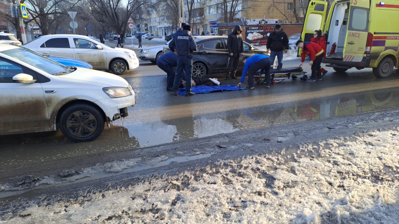 Женщину сбили на пешеходе в Уральске