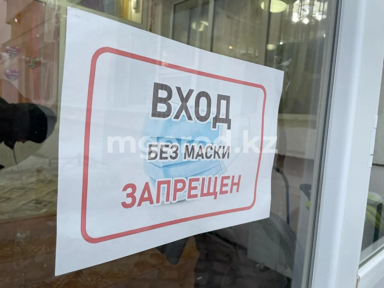 В уральских детсадах появились объявления «без маски не входить»