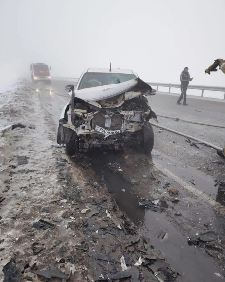 Восемь человек погибли в ДТП на трассе в Актюбинской области