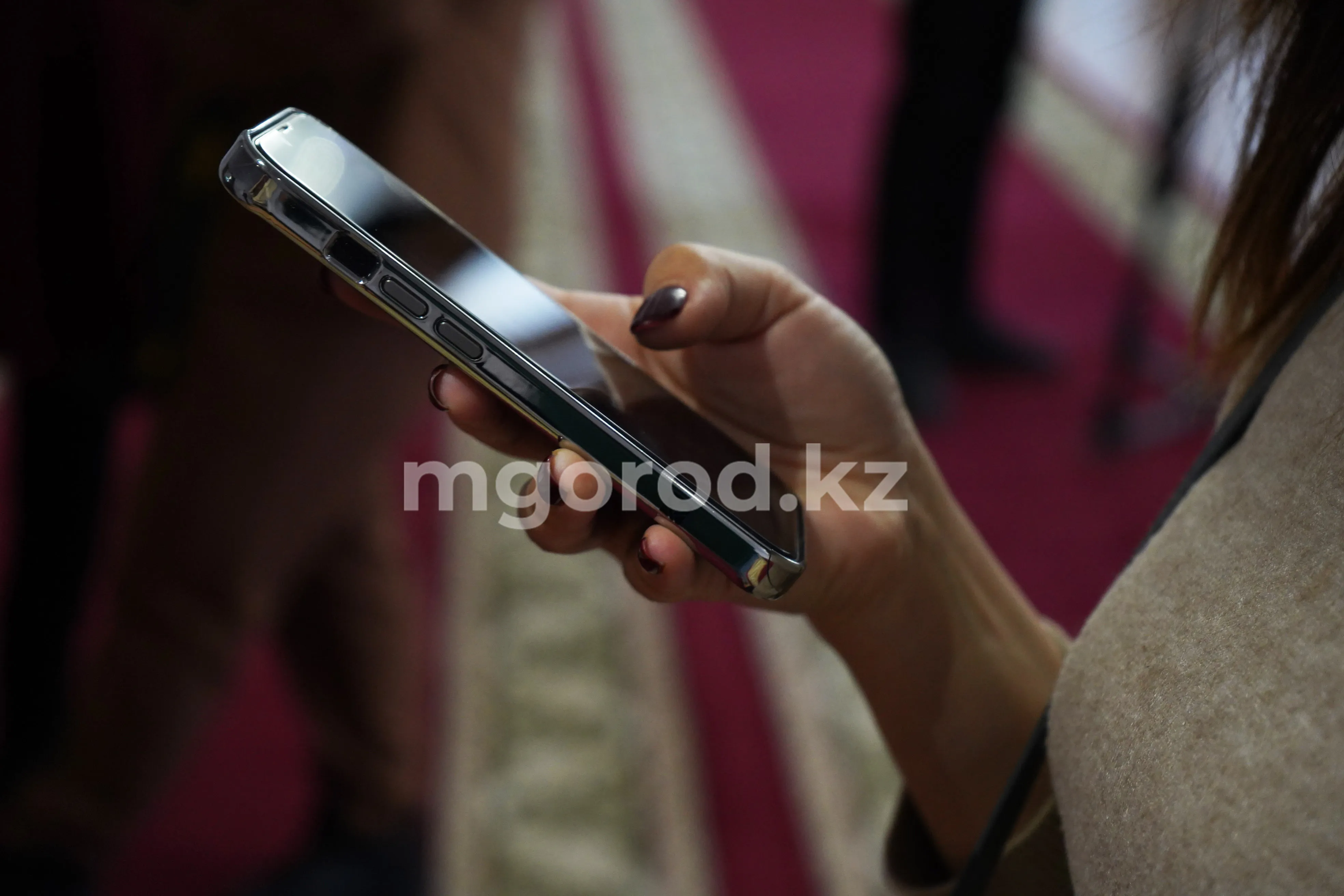 &quot;Мы не будем контролировать отправителей&quot;: Минфин о проверке мобильных переводов