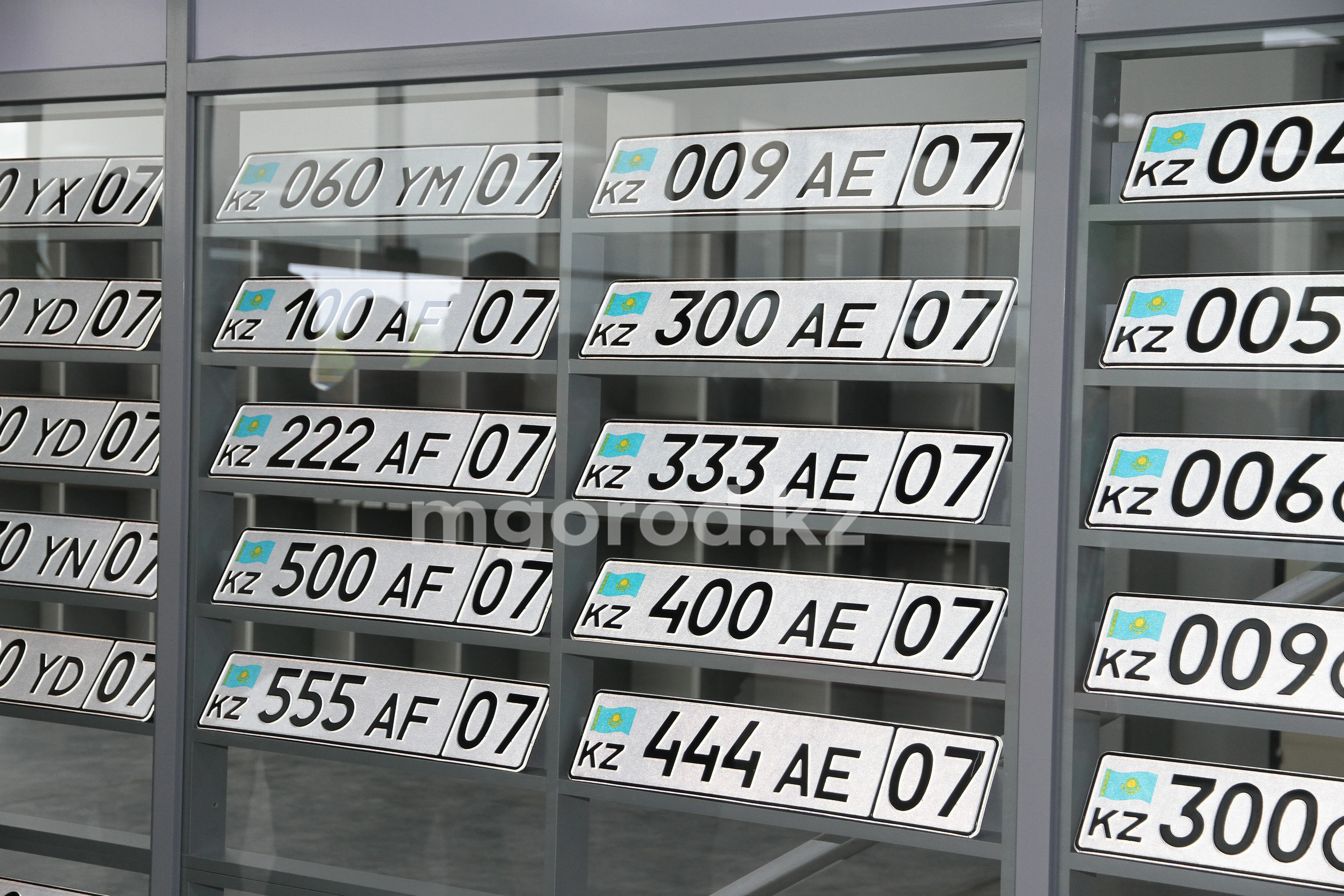 В Казахстан ввозили авто, занижая год выпуска