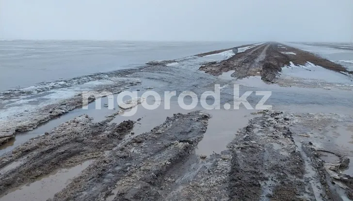 Перелив талой воды произошел на автодороге в ЗКО