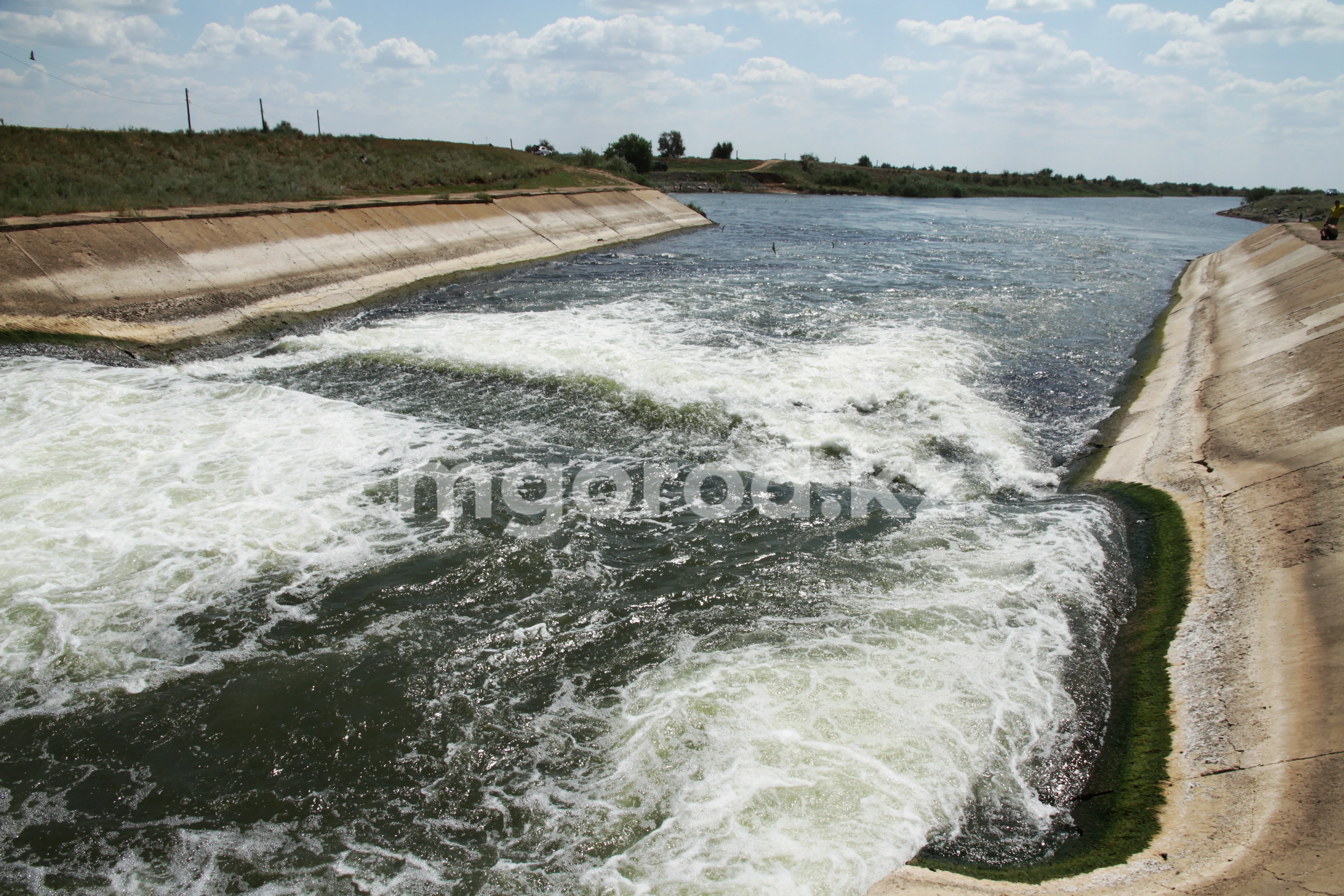 До 1600 м3/сек увеличился сброс воды с Ириклинского водохранилища в Урал
