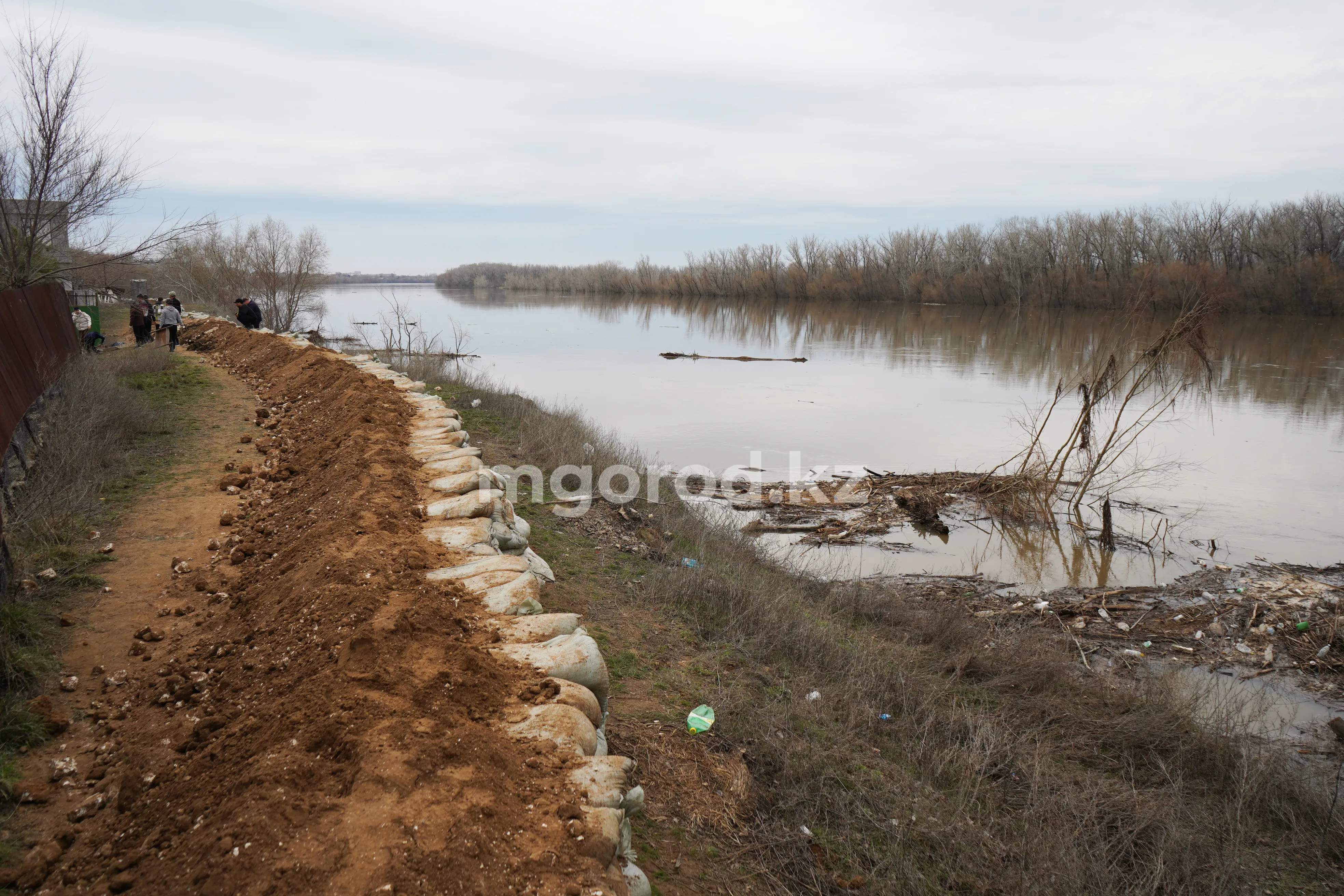 Влияет ли паводок в Оренбурге на наводнение в Уральске