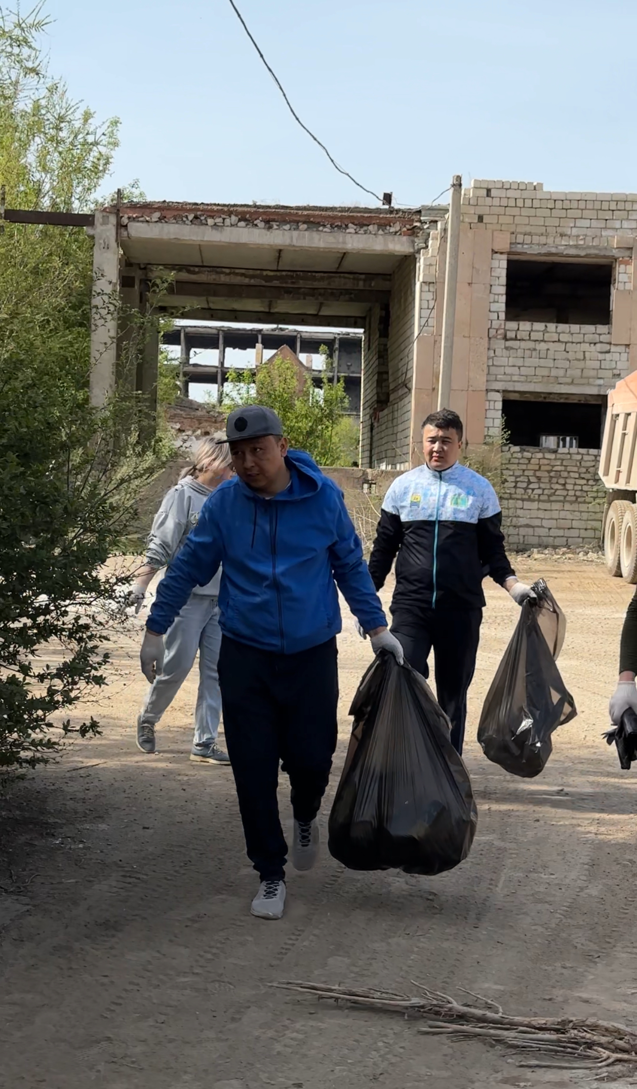 В Уральске прошел первый городской субботник
