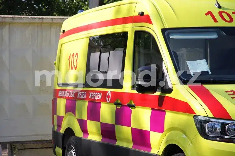 Школьник умер после избиения в уличном туалете на юге Казахстана