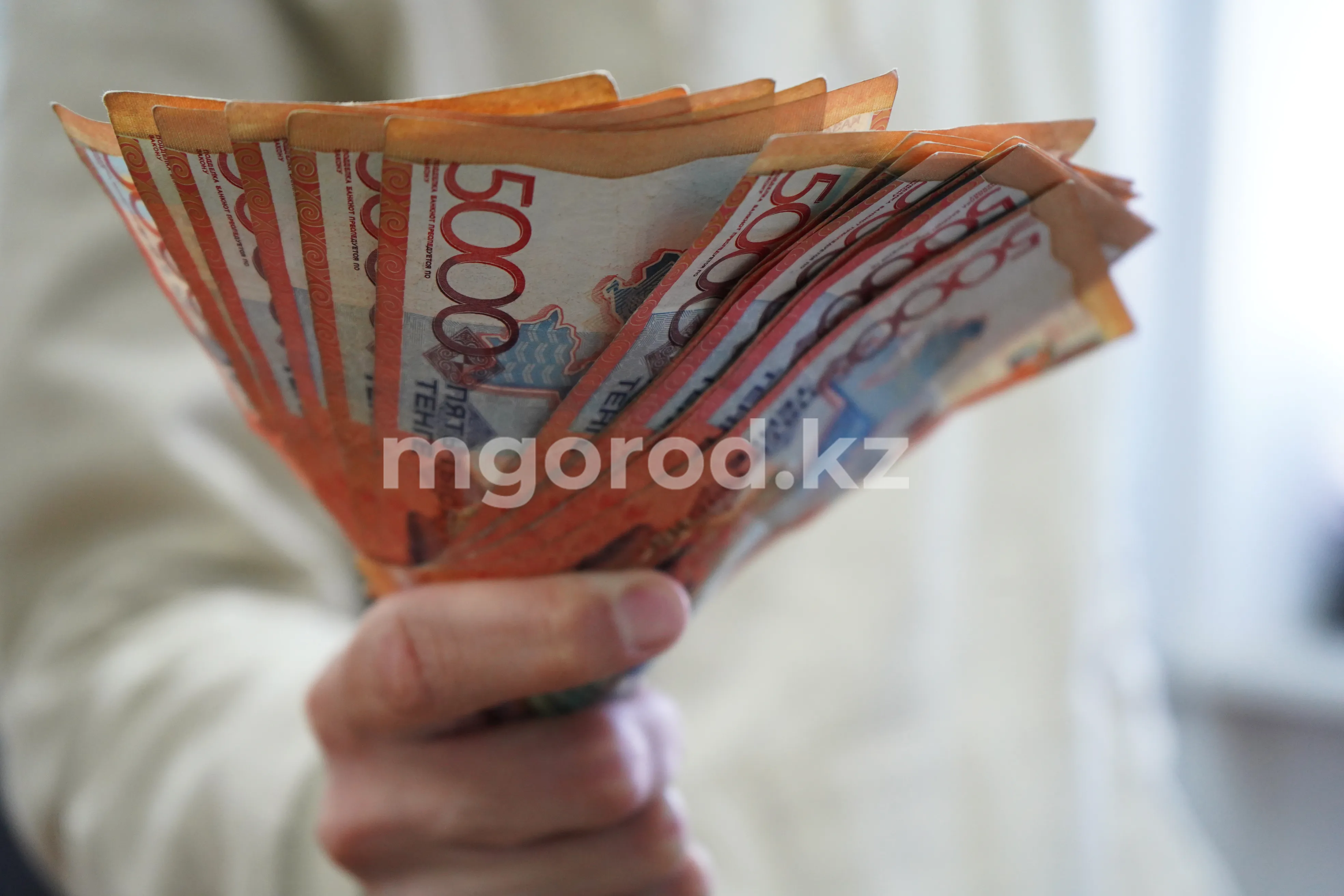 Суд обязал жителя ЗКО выплачивать алименты совершеннолетней дочери