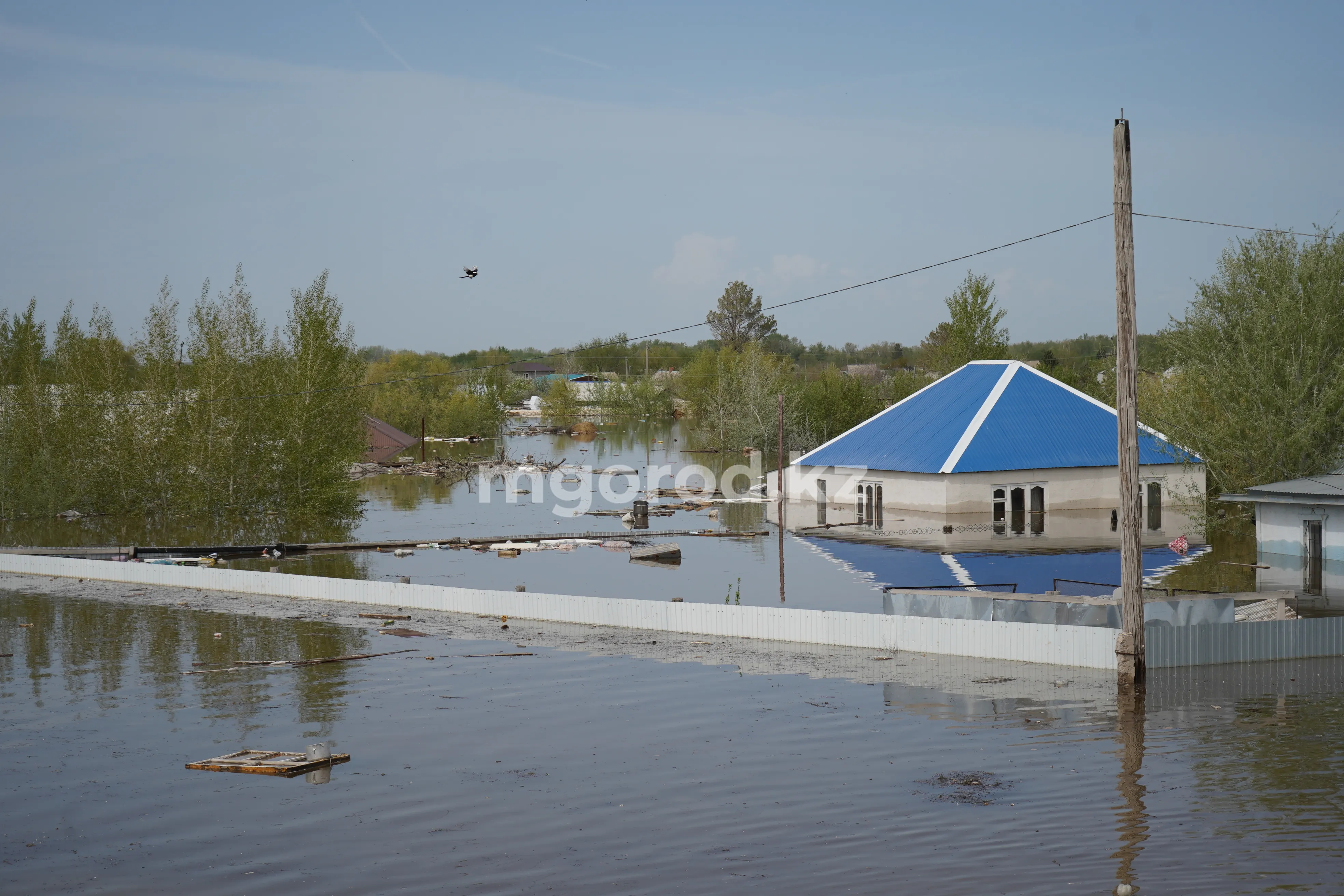 Вода в затопленных дачных домах Уральска может продержаться до трех месяцев