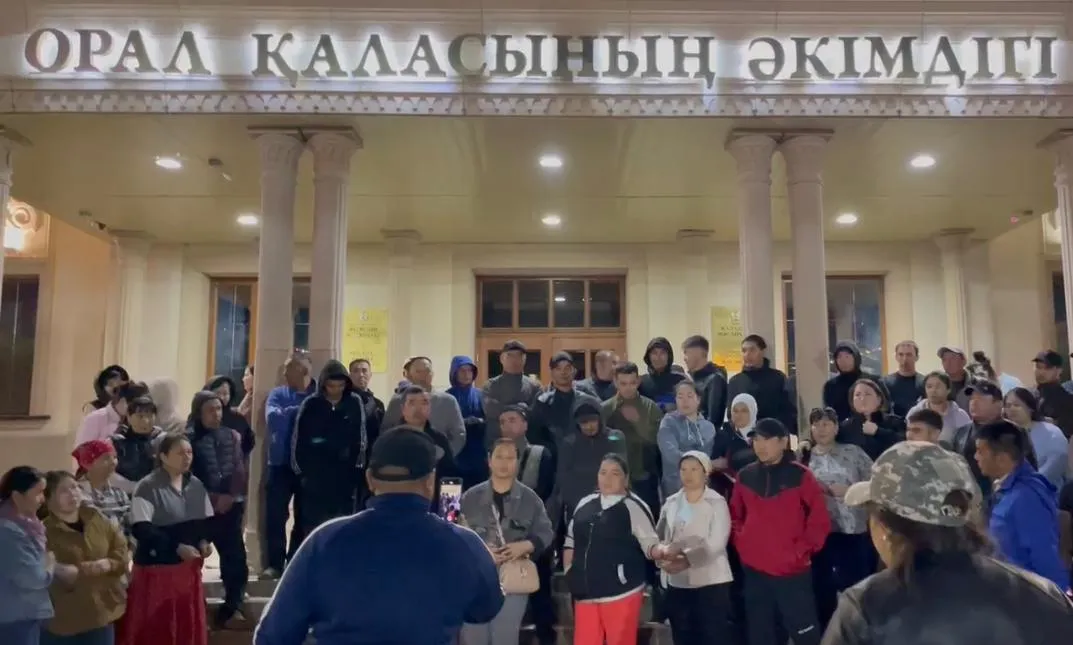 Паводок в ЗКО: с пострадавшими дачниками встретился аким Уральска